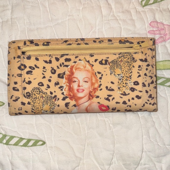 Marilyn Monroe Leopard Print Tote Bag with Bamboo Handles and matching wallet - Picture 5 of 6